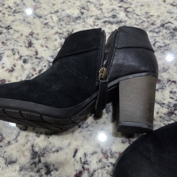 Cloudsteppers by Clarks Black Suede Fold-Over Ankle Boots - Picture 4 of 6